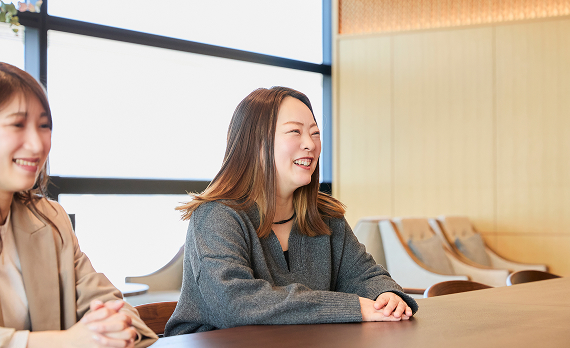 社員座談会の様子(写真2)